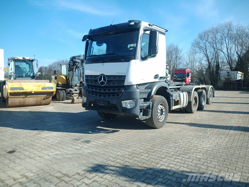 Mercedes-Benz Actros 吊鉤式起重車
