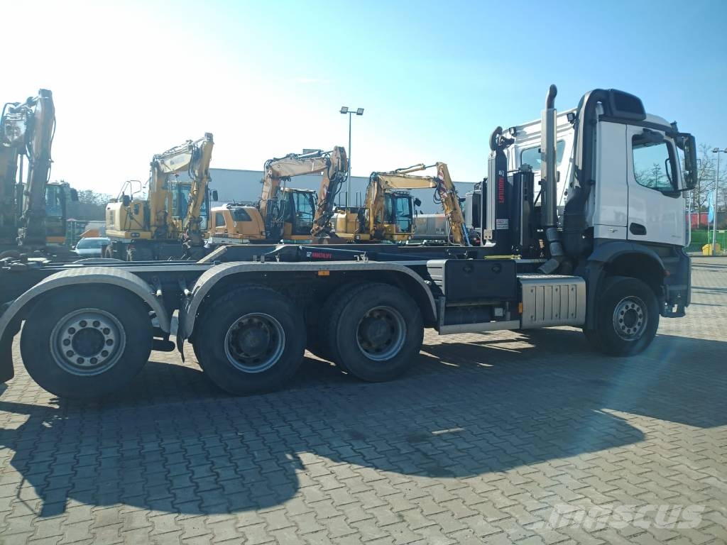 Mercedes-Benz Actros 吊鉤式起重車