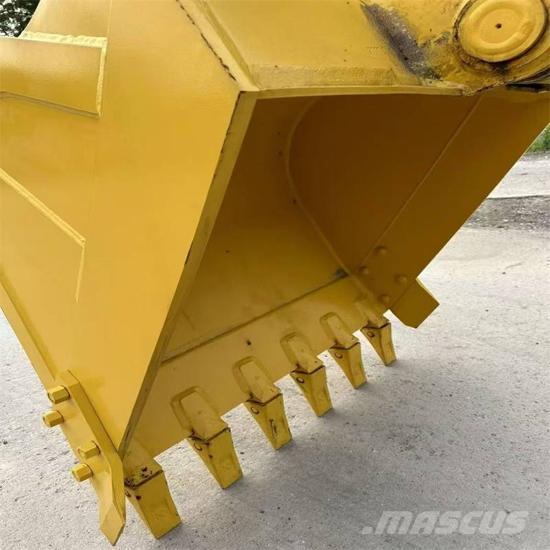 Komatsu PC220-11R Bagri goseničarji
