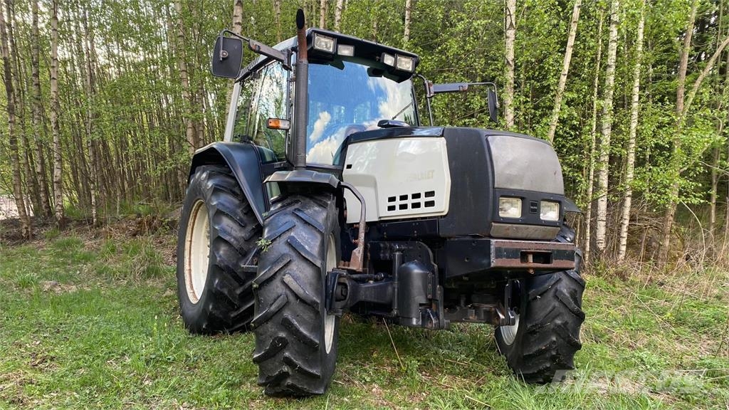 Valtra 6850 HiTech 2 Traktorit