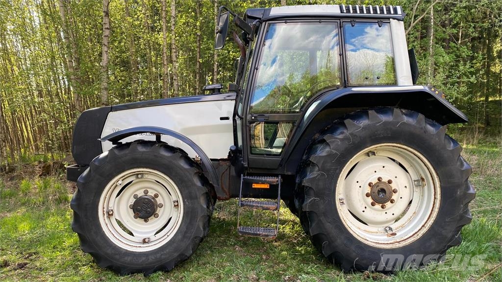 Valtra 6850 HiTech 2 Traktorit