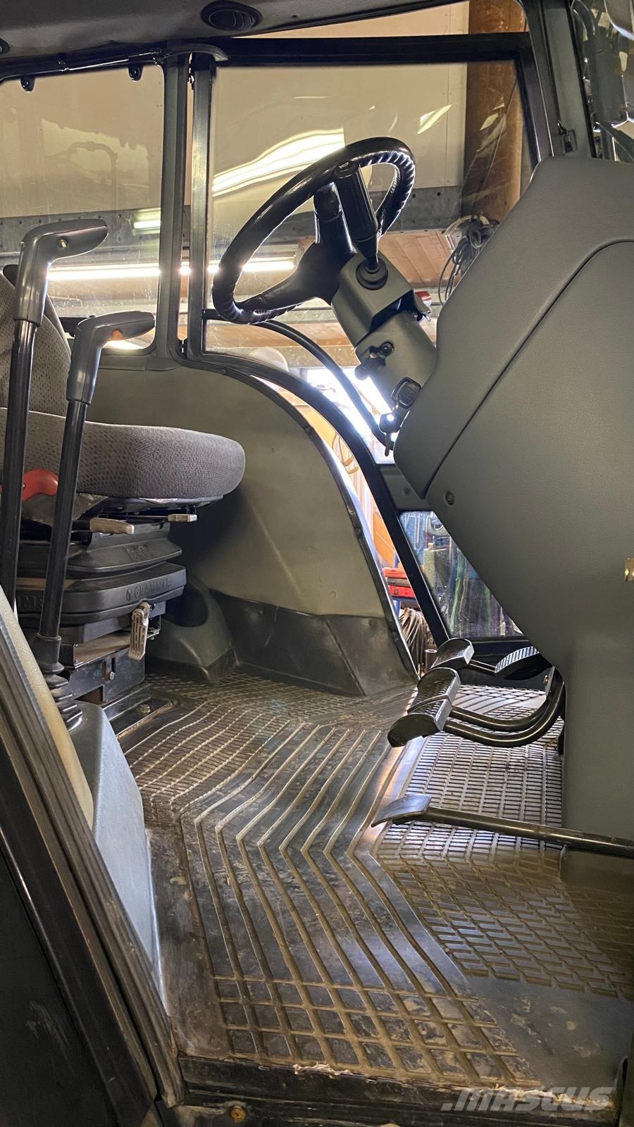 Valtra 6850 HiTech 2 Traktorit