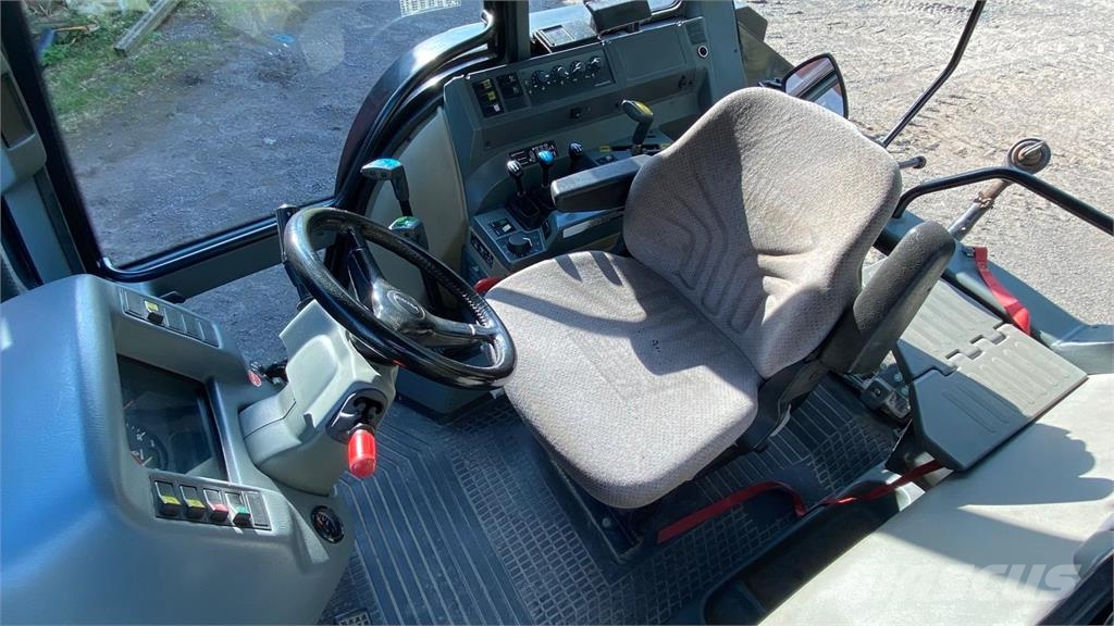 Valtra 6850 HiTech 2 Traktorit