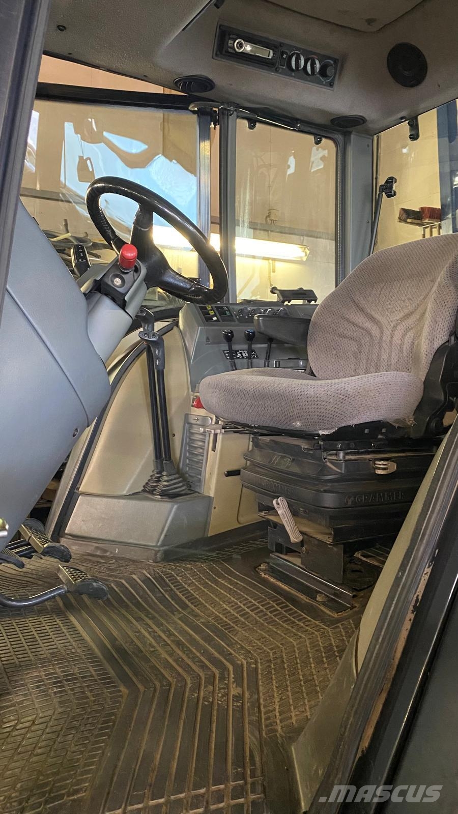 Valtra 6850 HiTech 2 Traktorit