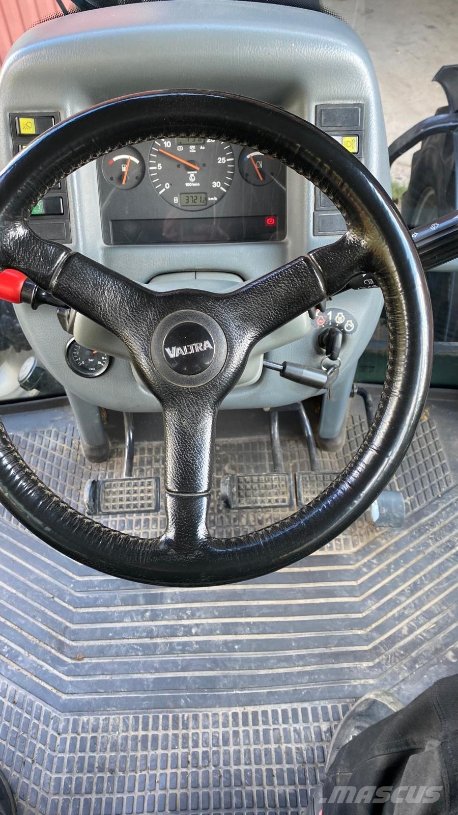Valtra 6850 HiTech 2 Traktorit