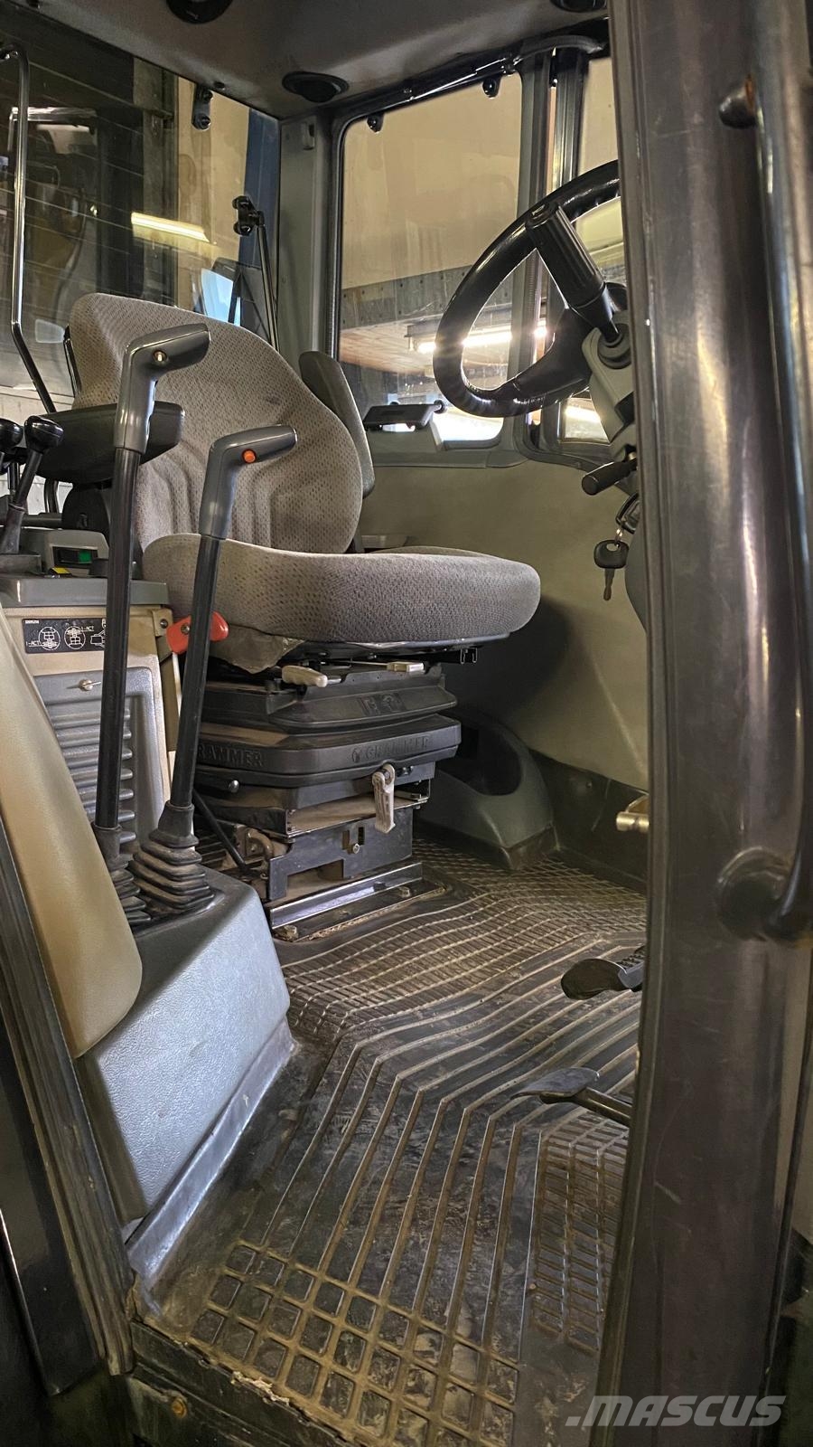 Valtra 6850 HiTech 2 Traktorit