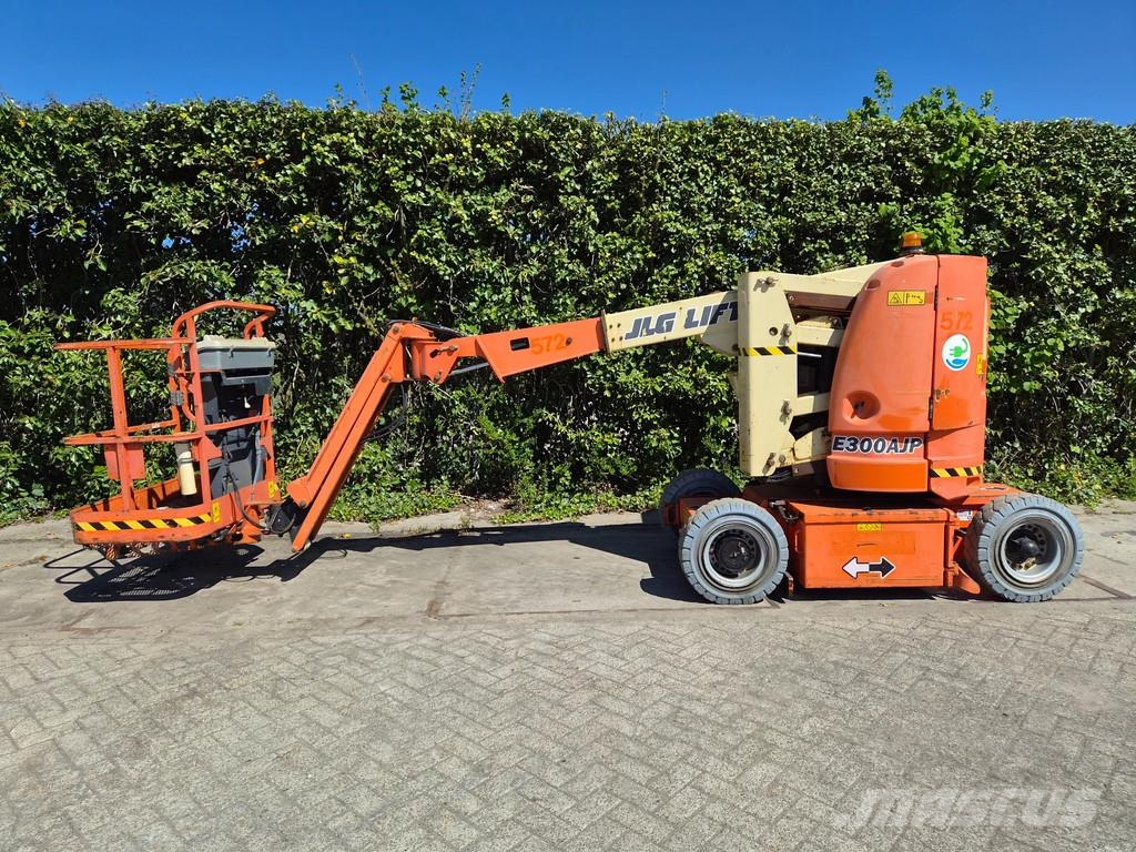 JLG E300AJP Knikarmhoogwerkers