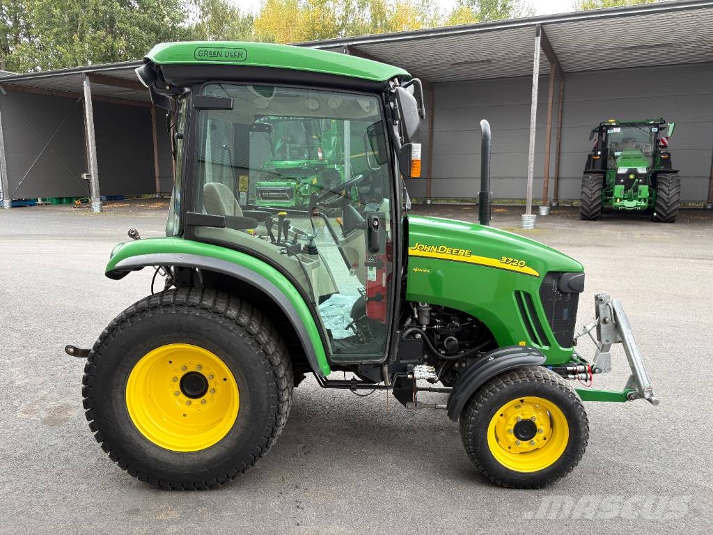 John Deere 3720 Manji traktori