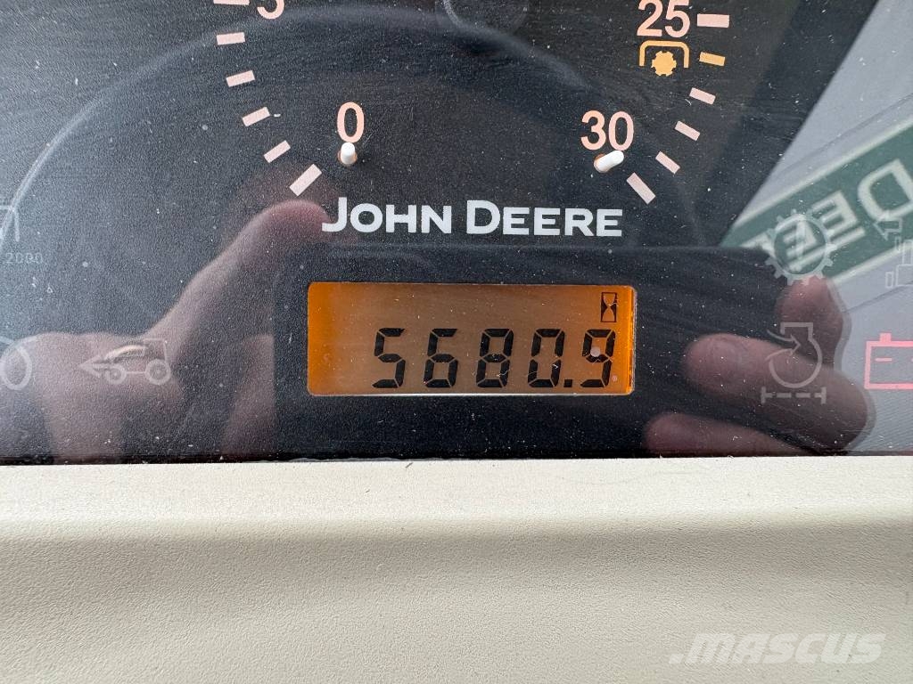 John Deere 3720 Manji traktori