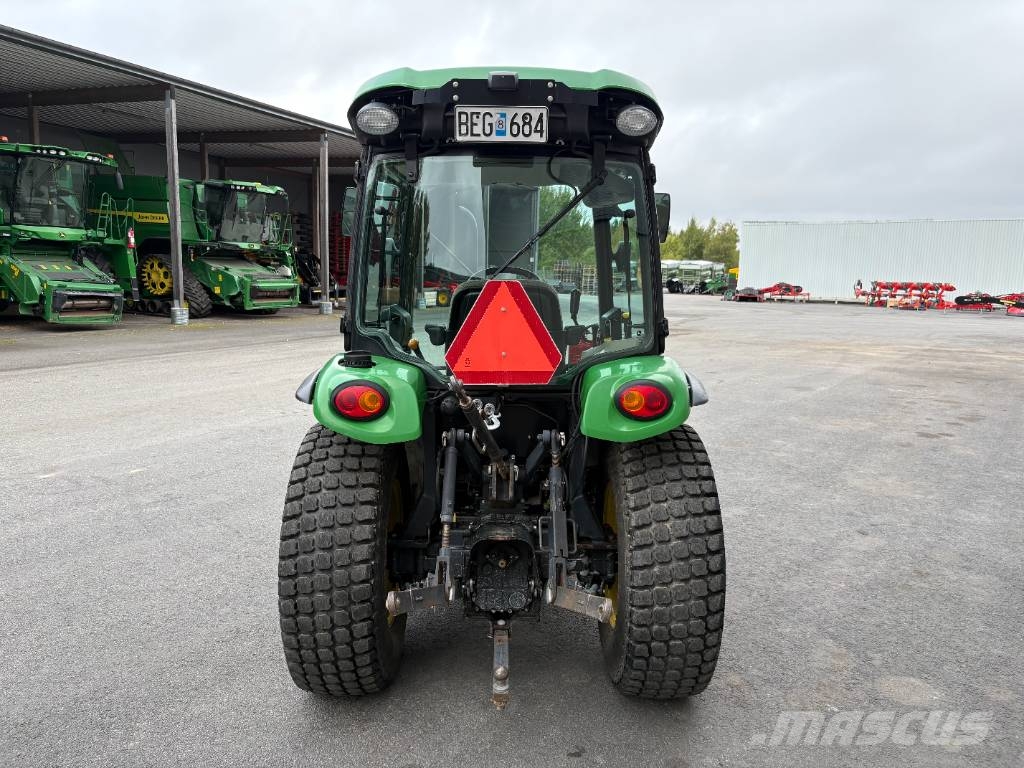 John Deere 3720 Manji traktori