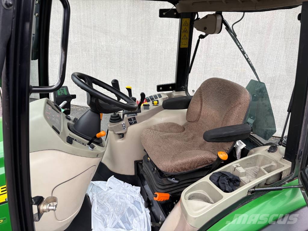 John Deere 3720 Manji traktori