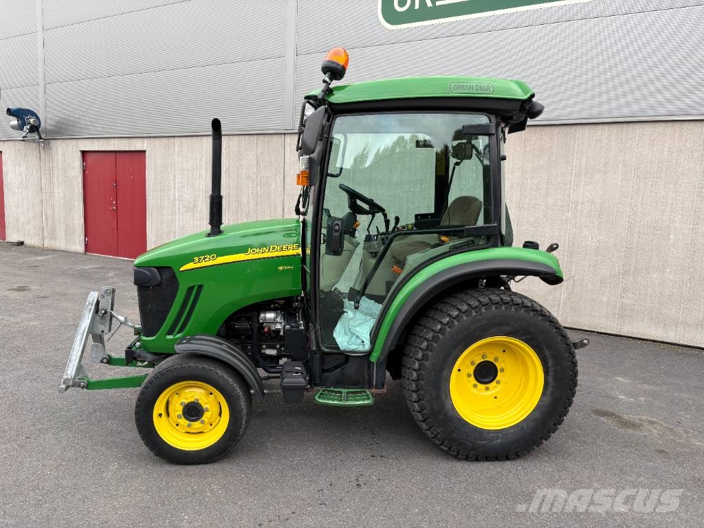 John Deere 3720 Manji traktori