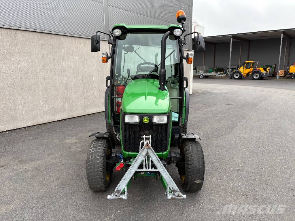 John Deere 3720 Manji traktori