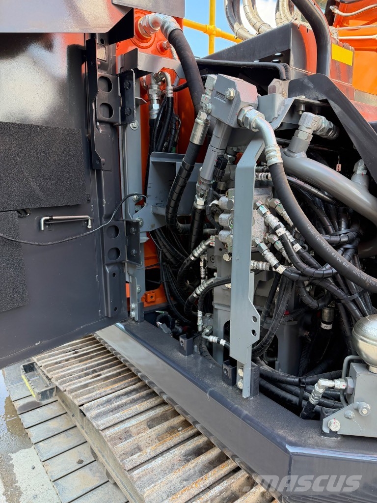 Hitachi ZX 135 US-7 Bageri gusjeničari