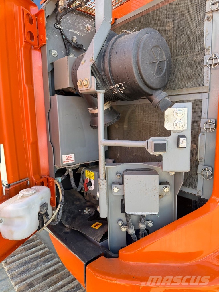 Hitachi ZX 135 US-7 Bageri gusjeničari