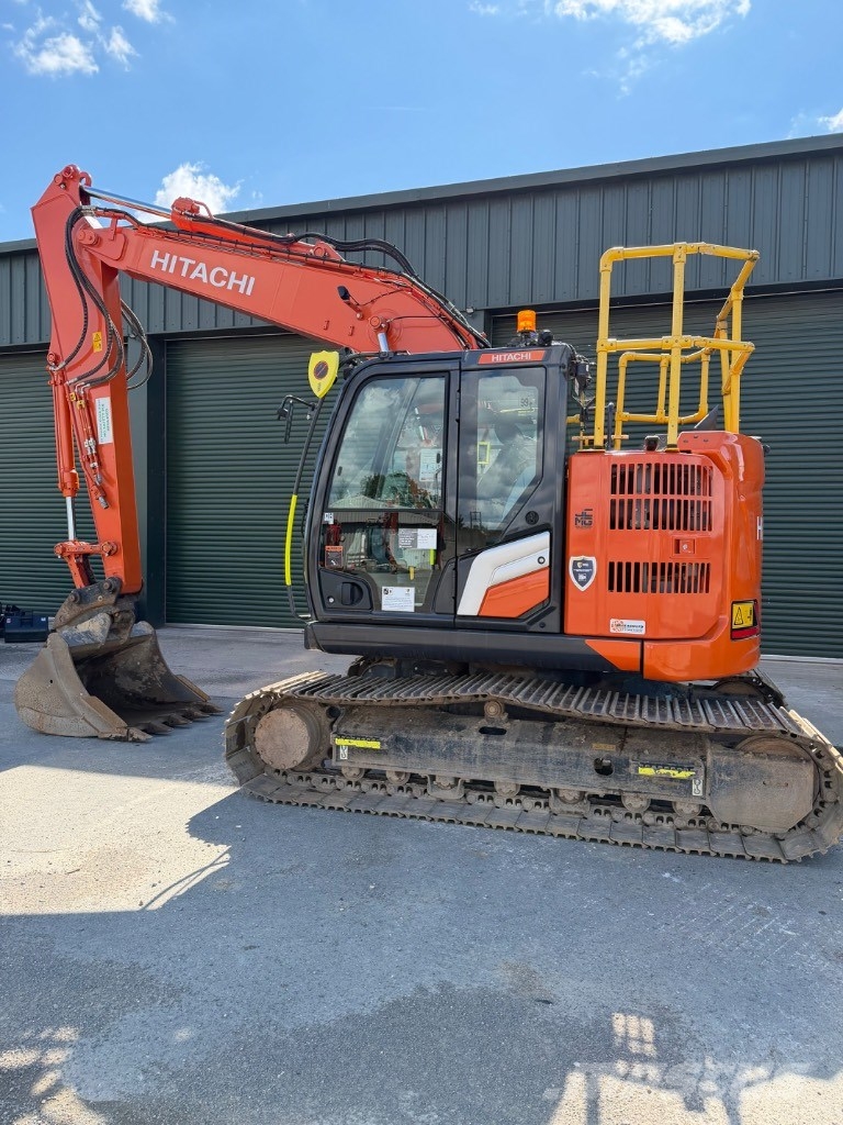 Hitachi ZX 135 US-7 Bageri gusjeničari