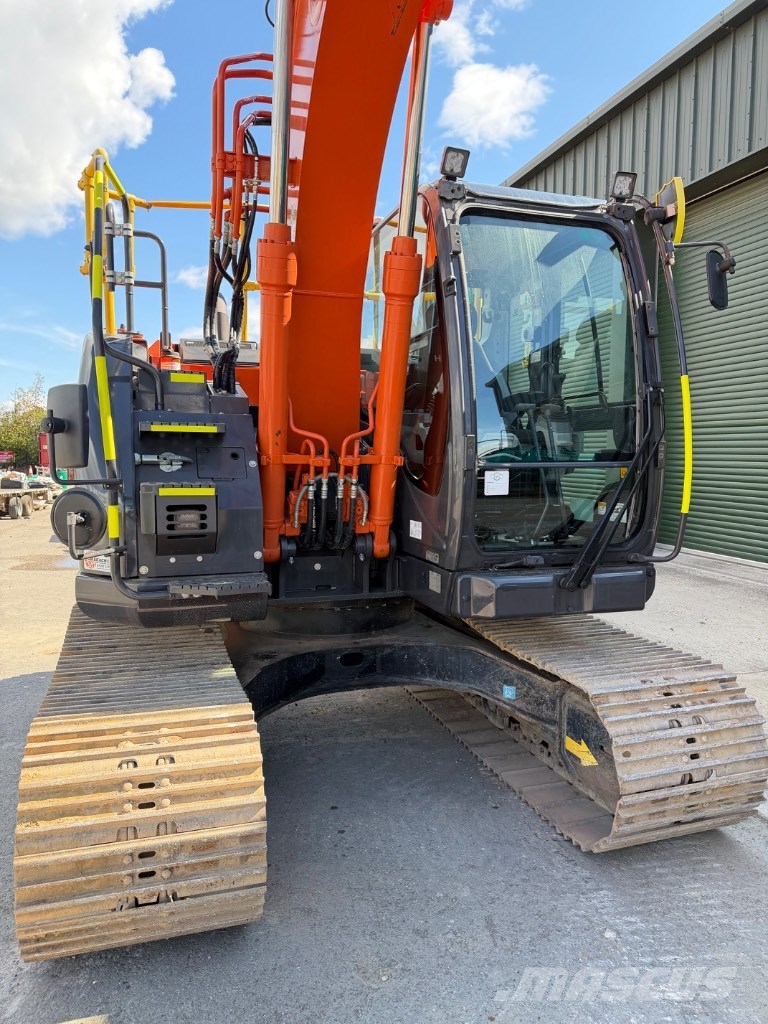 Hitachi ZX 135 US-7 Bageri gusjeničari