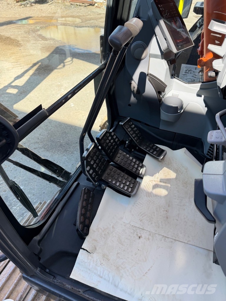 Hitachi ZX 135 US-7 Bageri gusjeničari