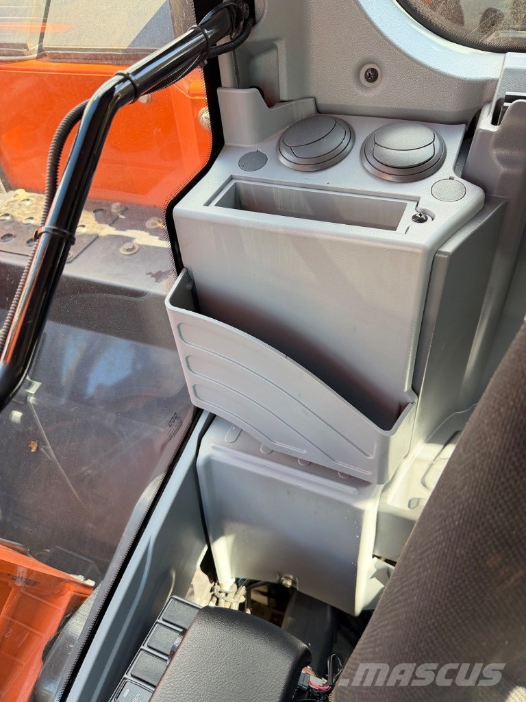 Hitachi ZX 135 US-7 Bageri gusjeničari