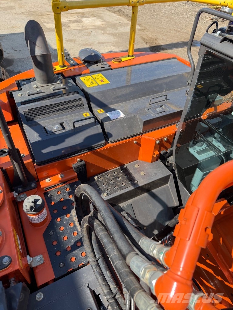 Hitachi ZX 135 US-7 Bageri gusjeničari