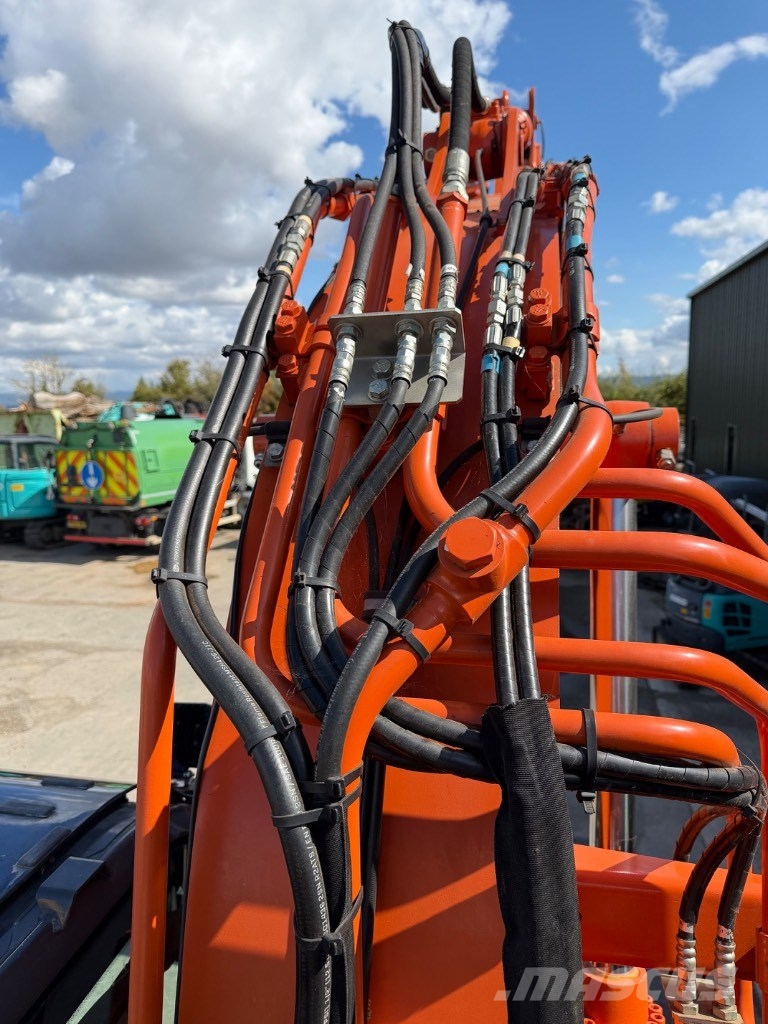 Hitachi ZX 135 US-7 Bageri gusjeničari