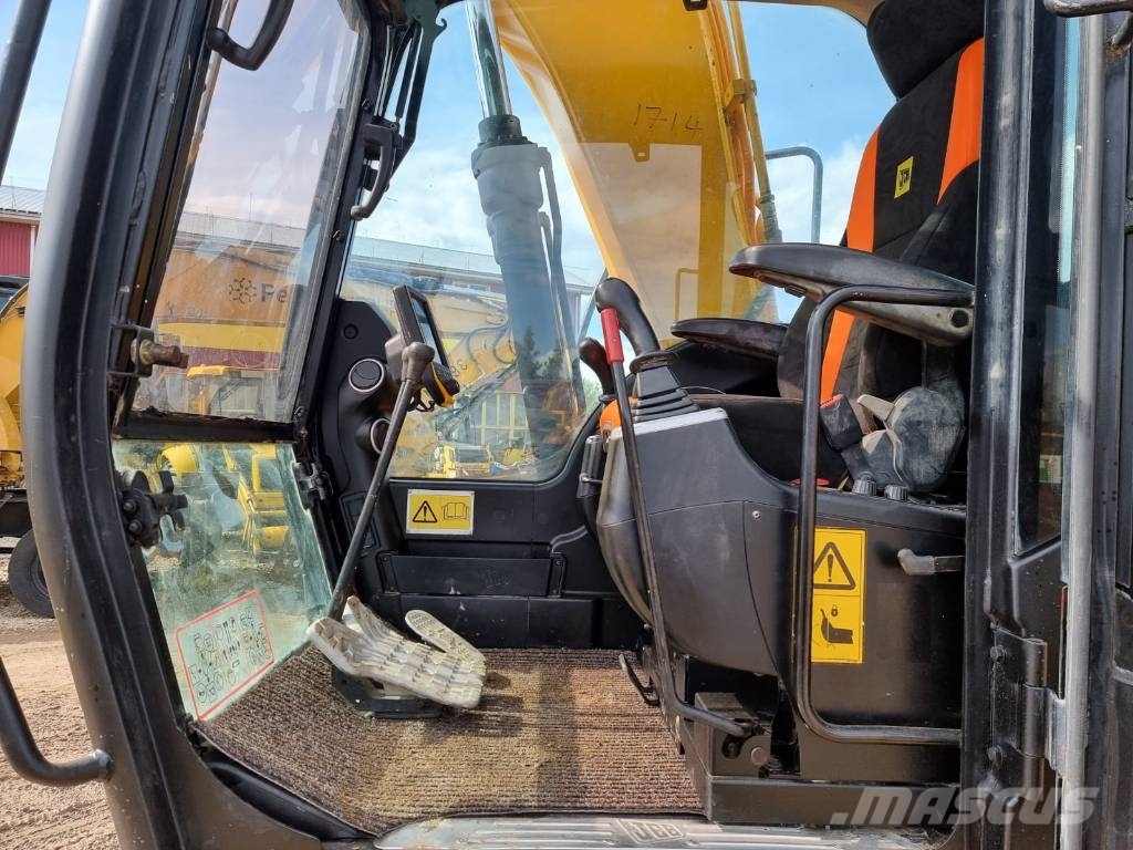JCB JS 130 LC Pelle sur chenilles