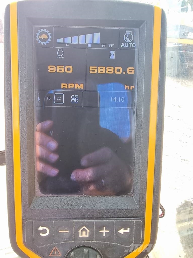 JCB JS 130 LC Pelle sur chenilles
