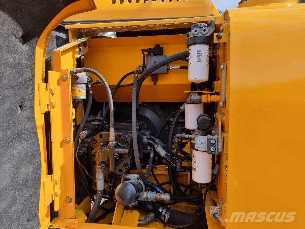 JCB JS 130 LC Pelle sur chenilles