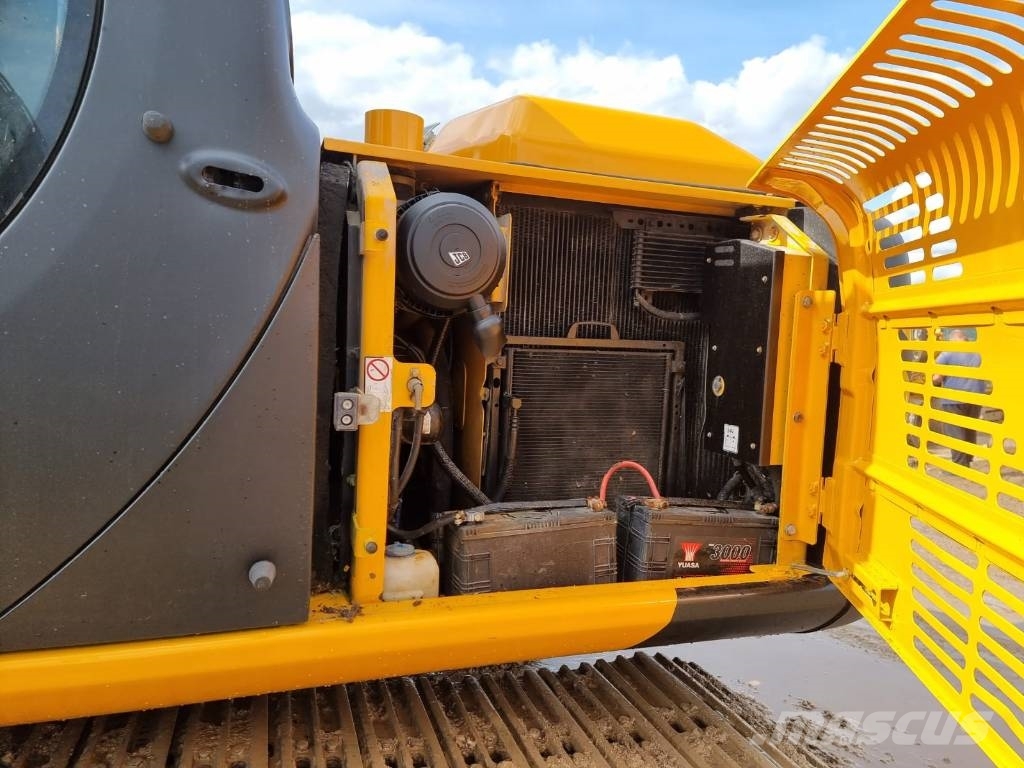 JCB JS 130 LC Pelle sur chenilles
