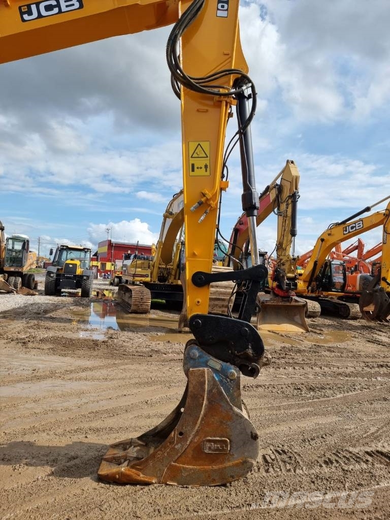 JCB JS 130 LC Pelle sur chenilles