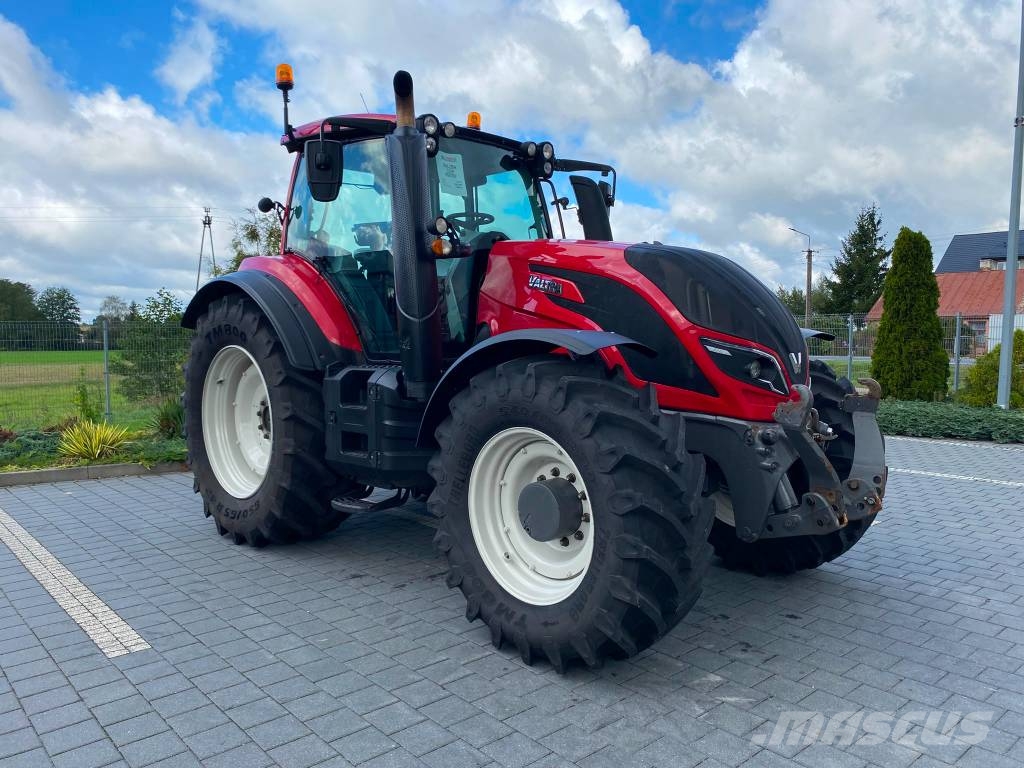 Valtra T 234 V Traktory