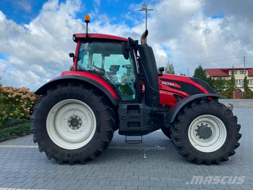 Valtra T 234 V Traktory