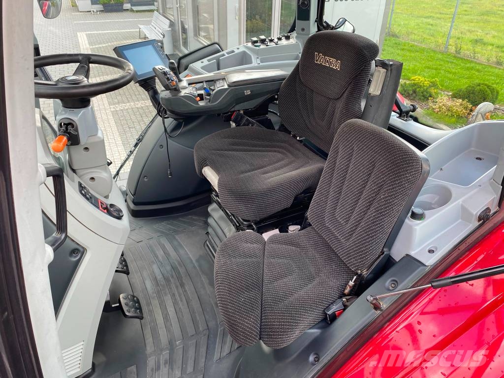 Valtra T 234 V Traktory