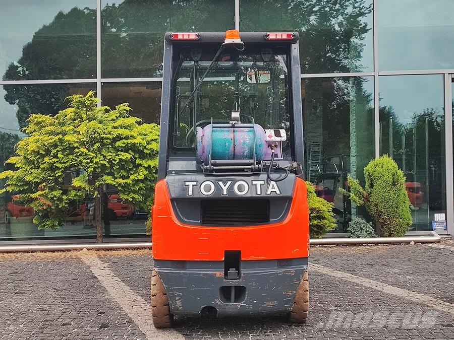 Toyota 02-8FGF18 Περονοφόρα ανυψωτικά κλαρκ με φυσικό αέριο LPG
