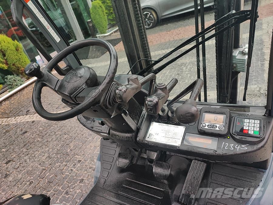 Toyota 02-8FGF18 LPG forklifts
