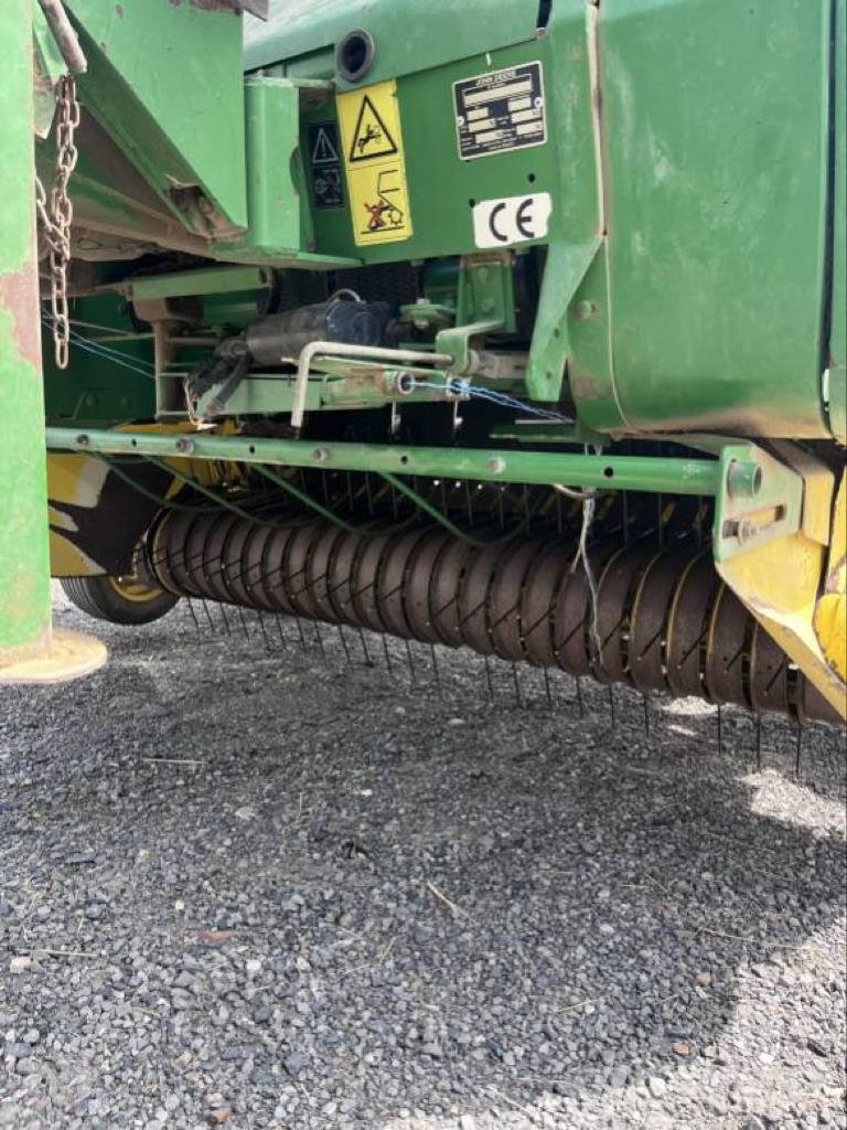 John Deere 590 Ronde-balenpersen