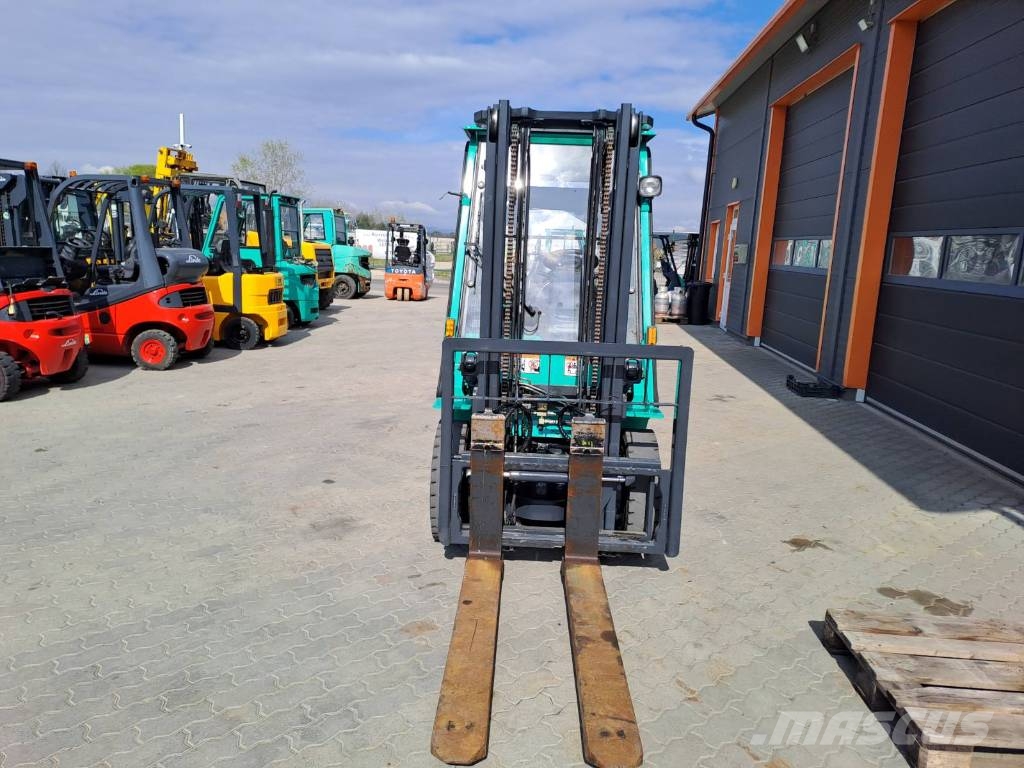 Mitsubishi FG 25NT Gasolmotviktstruckar