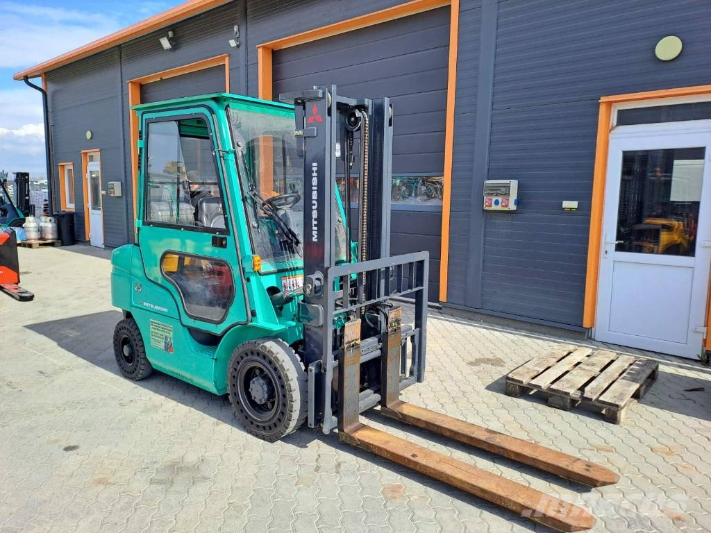 Mitsubishi FG 25NT Gasolmotviktstruckar