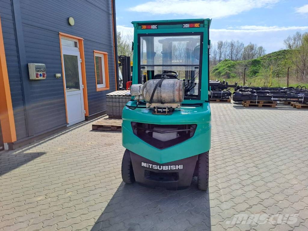Mitsubishi FG 25NT Gasolmotviktstruckar