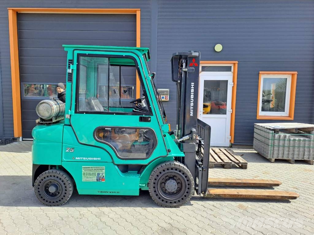 Mitsubishi FG 25NT Gasolmotviktstruckar