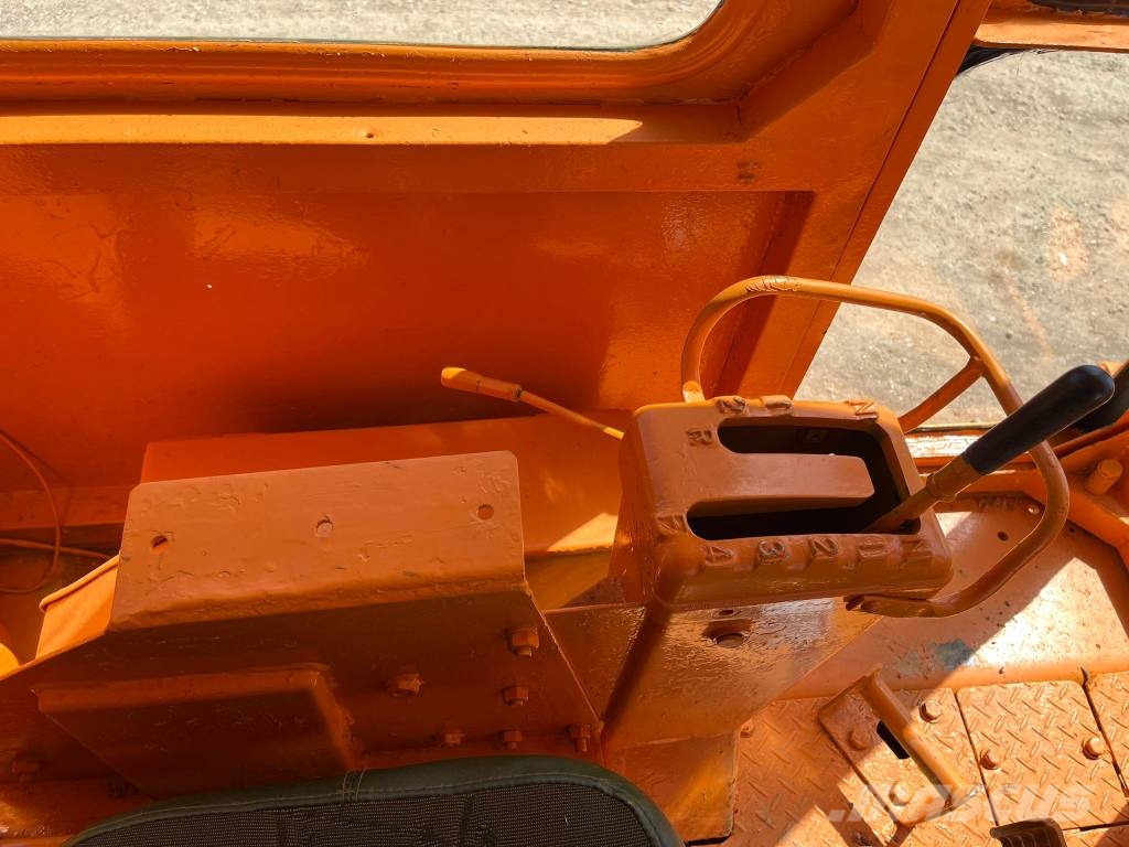 Komatsu D 85 A-12 Buldozer sobre oruga