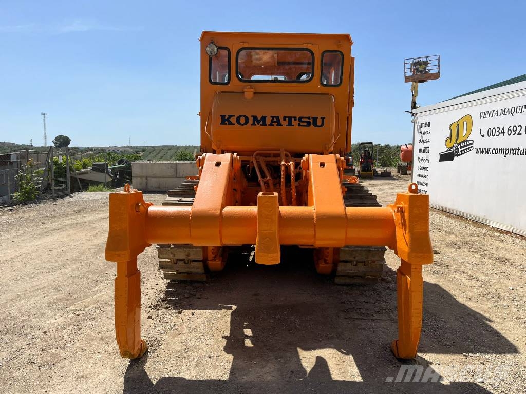 Komatsu D 85 A-12 Buldozer sobre oruga