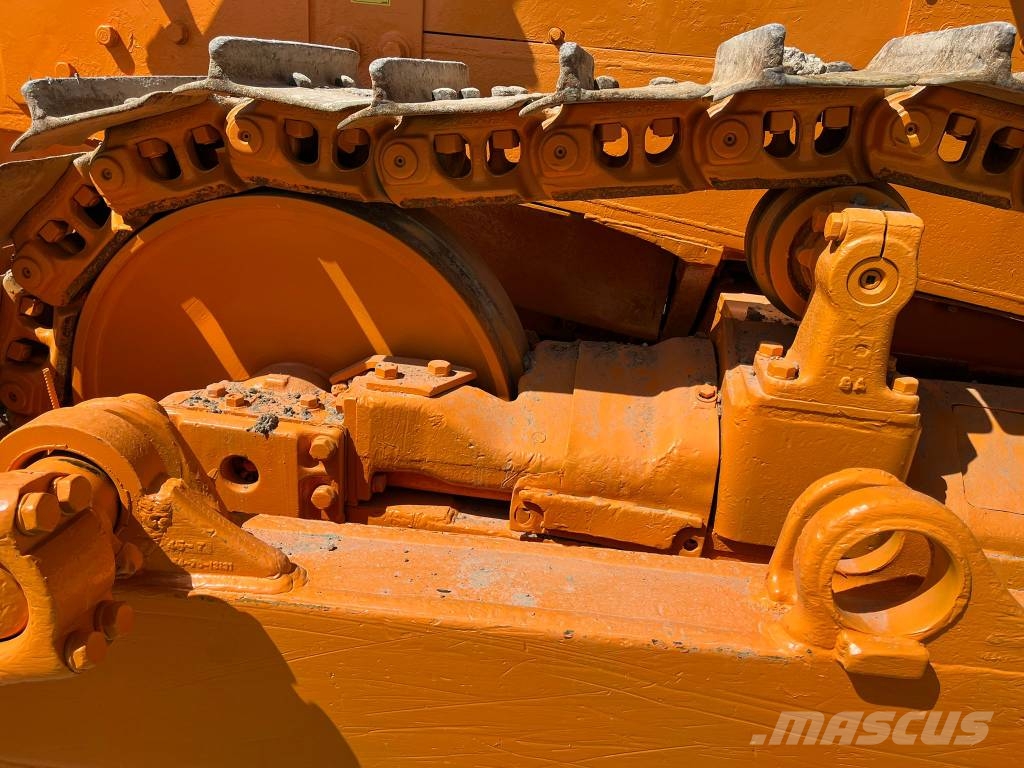 Komatsu D 85 A-12 Buldozer sobre oruga
