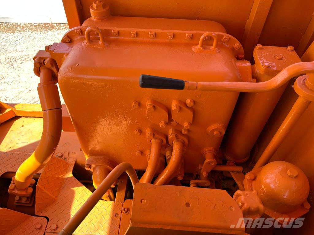 Komatsu D 85 A-12 Buldozer sobre oruga
