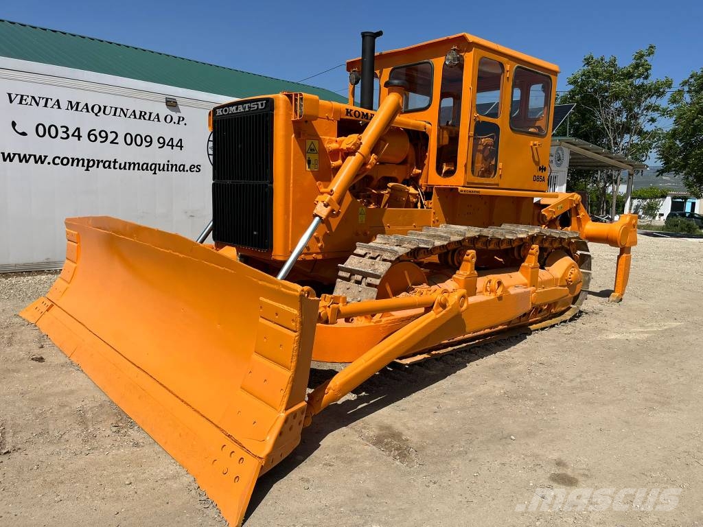 Komatsu D 85 A-12 Buldozer sobre oruga