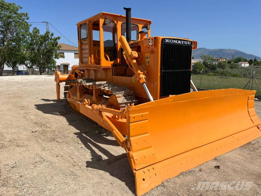 Komatsu D 85 A-12 Buldozer sobre oruga