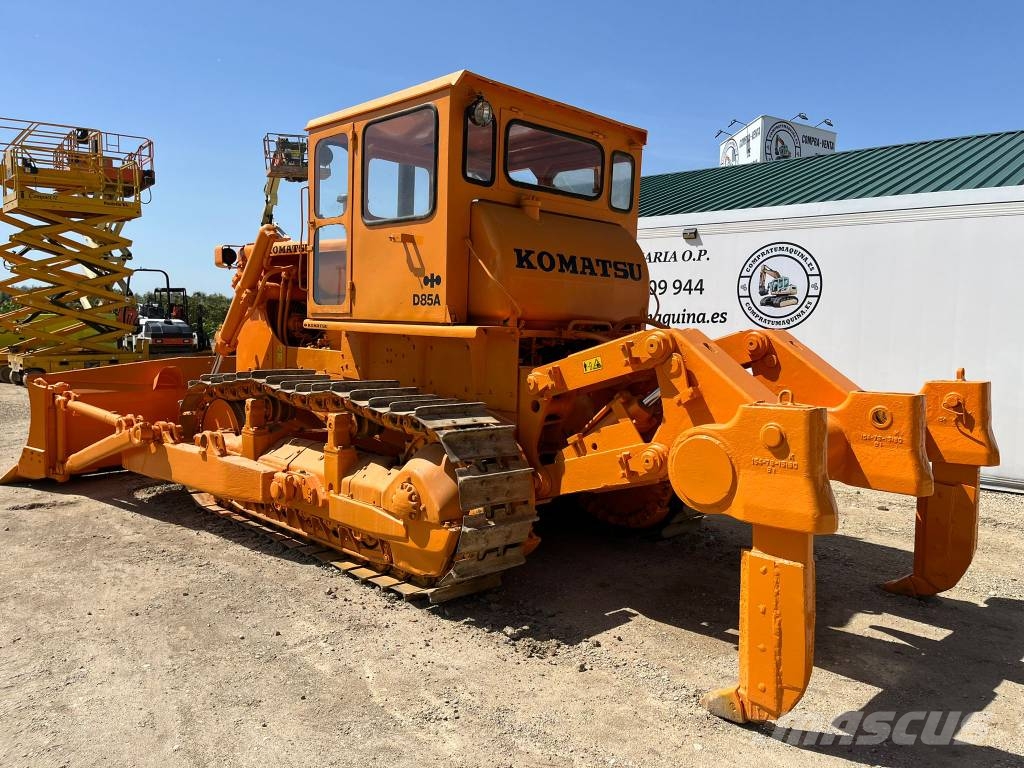 Komatsu D 85 A-12 Buldozer sobre oruga