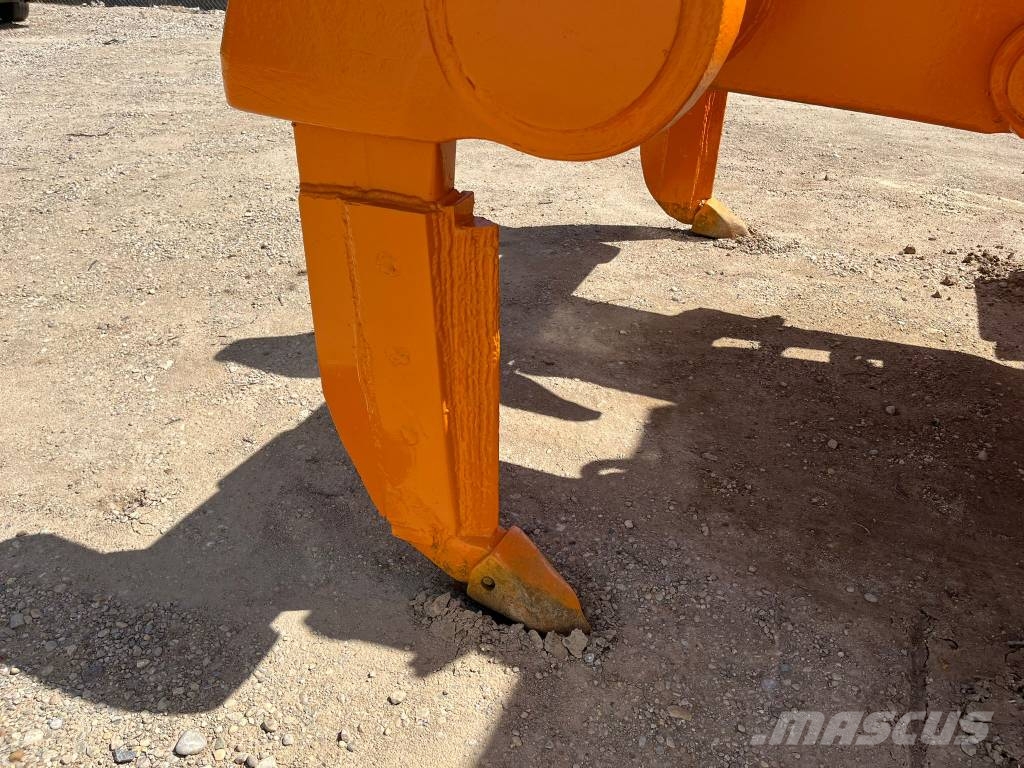 Komatsu D 85 A-12 Buldozer sobre oruga