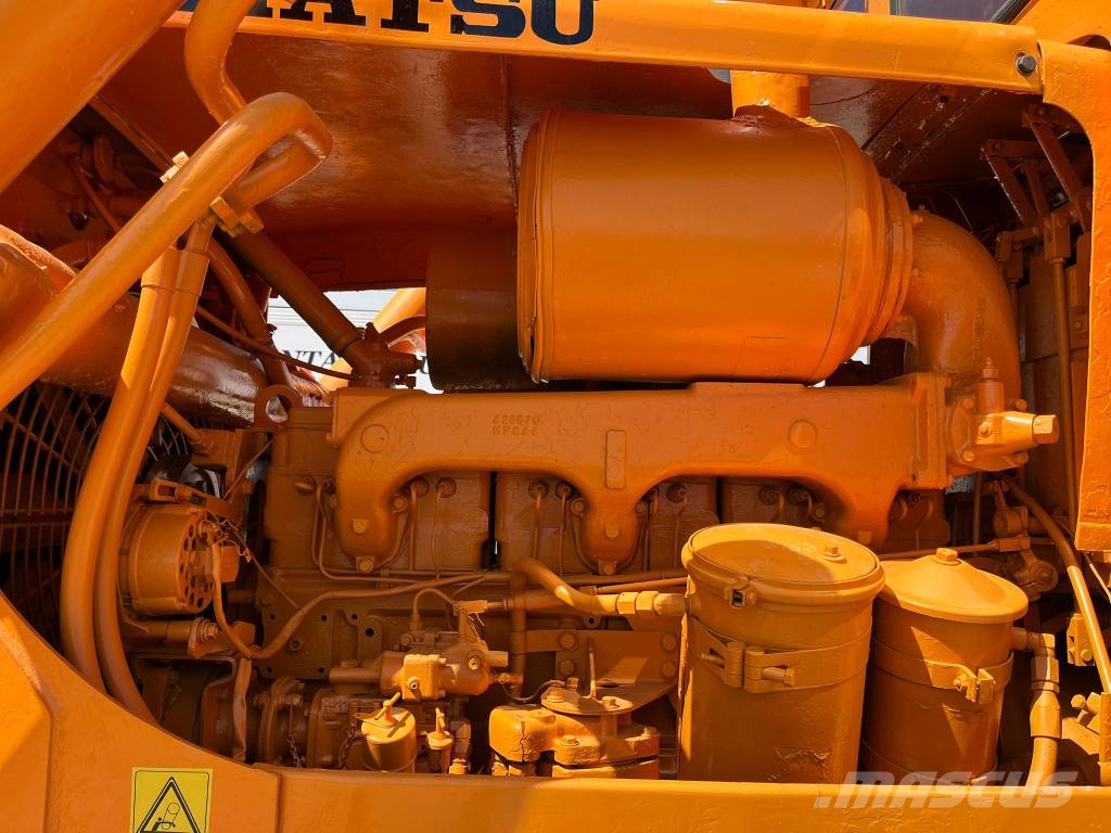Komatsu D 85 A-12 Buldozer sobre oruga