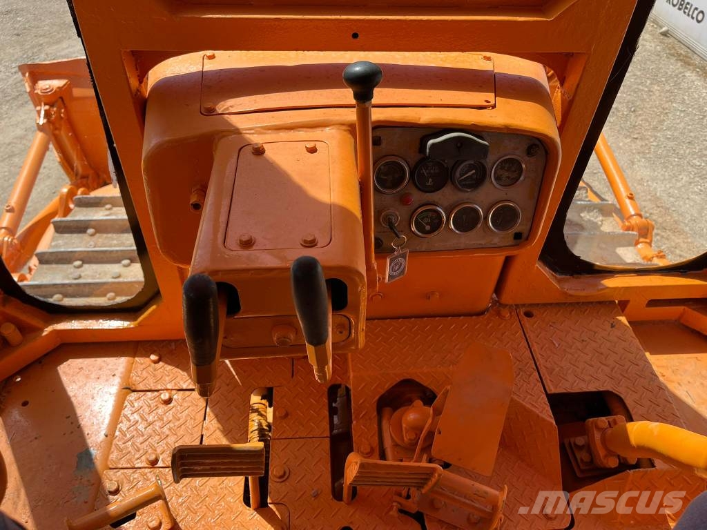 Komatsu D 85 A-12 Buldozer sobre oruga